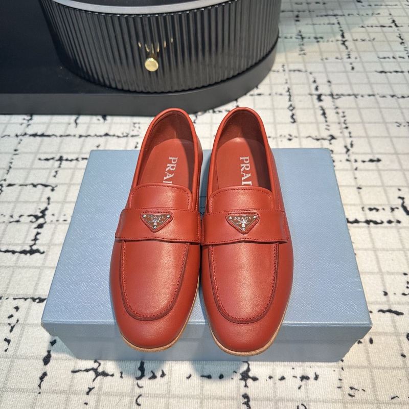 Pra*a leather shoes